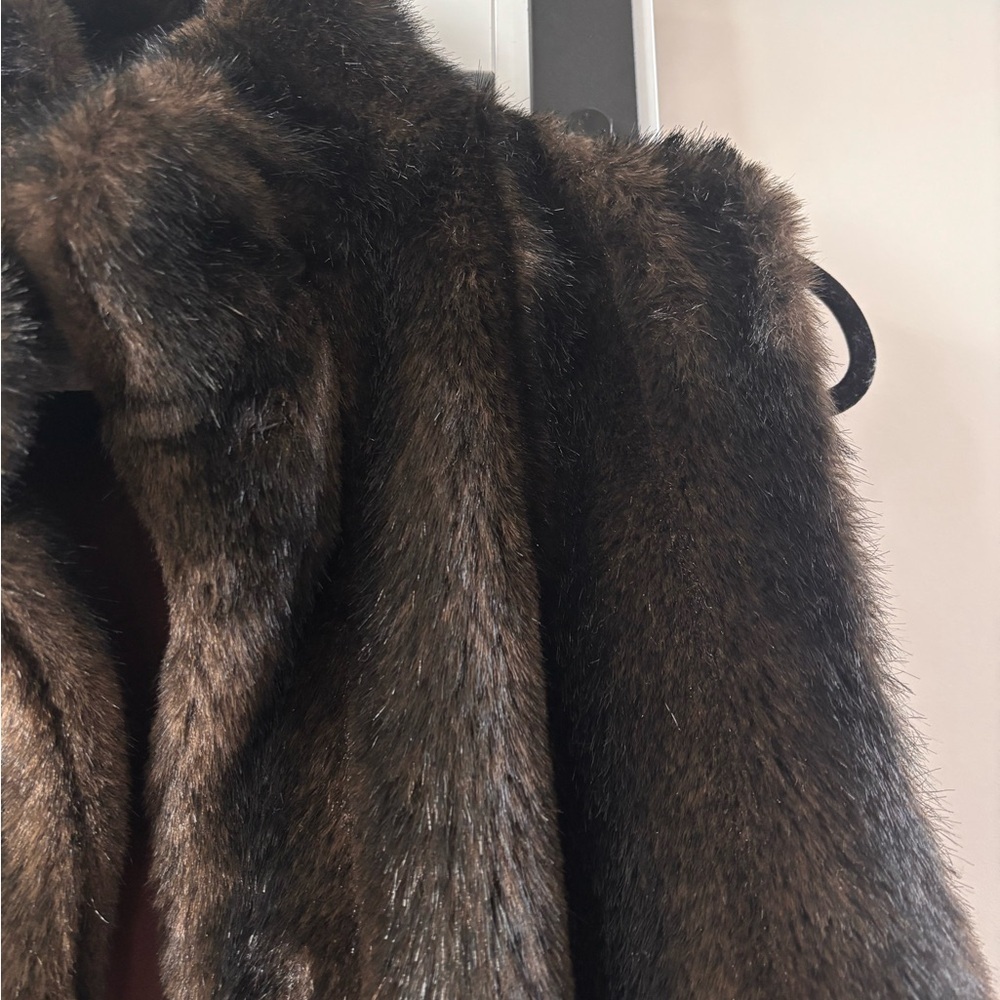 Elegant Brown Faux Fur Vest - Picture 3 of 6